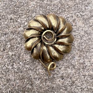 Vintage / Antique Brass Flower Brooch